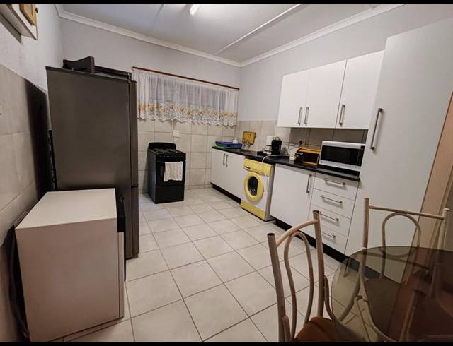 2 BEDROOM APARTMENT FOR SALE IN RENNIES BEACH